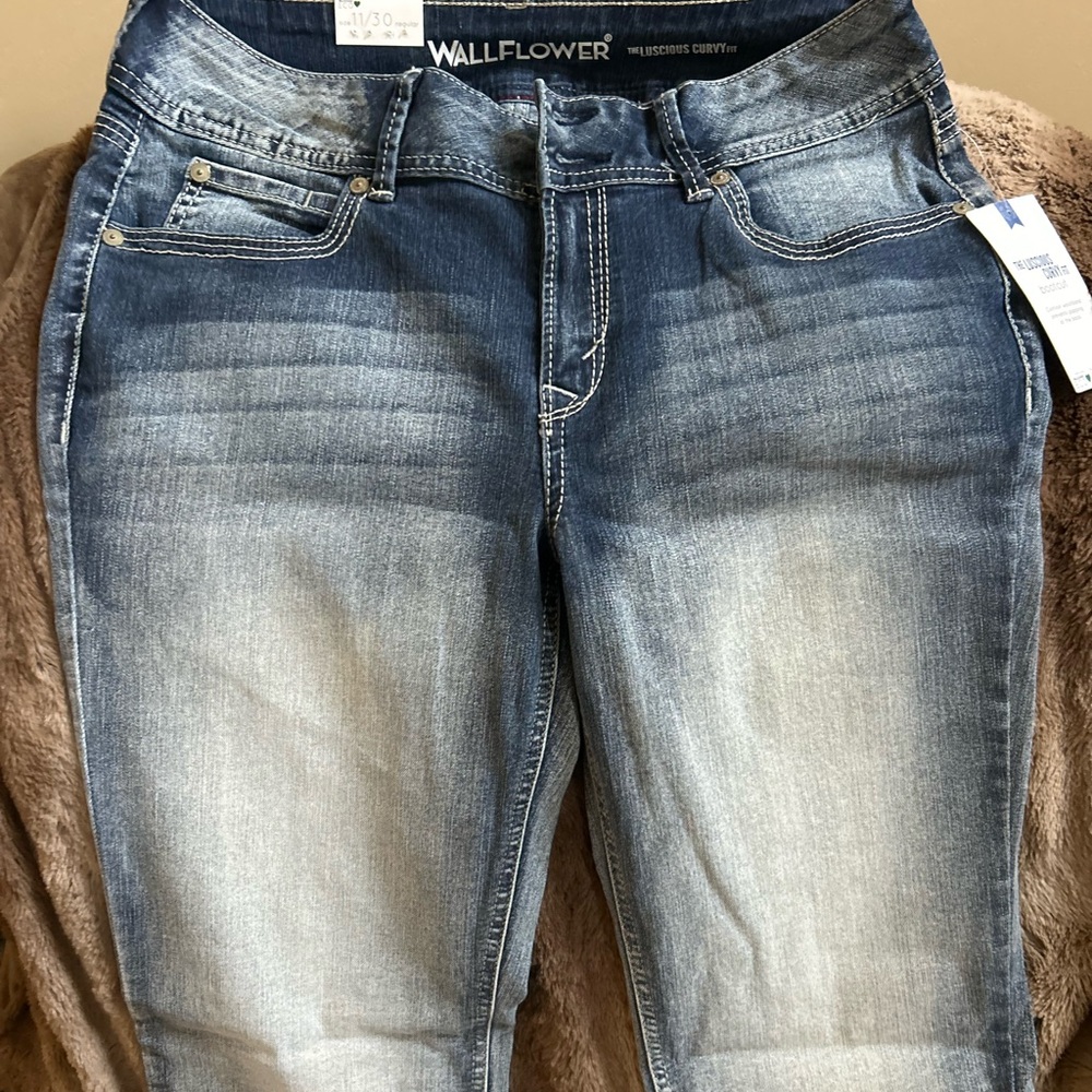 Wallflower Women's Boot Cut Jeans in Medium Blue Wash